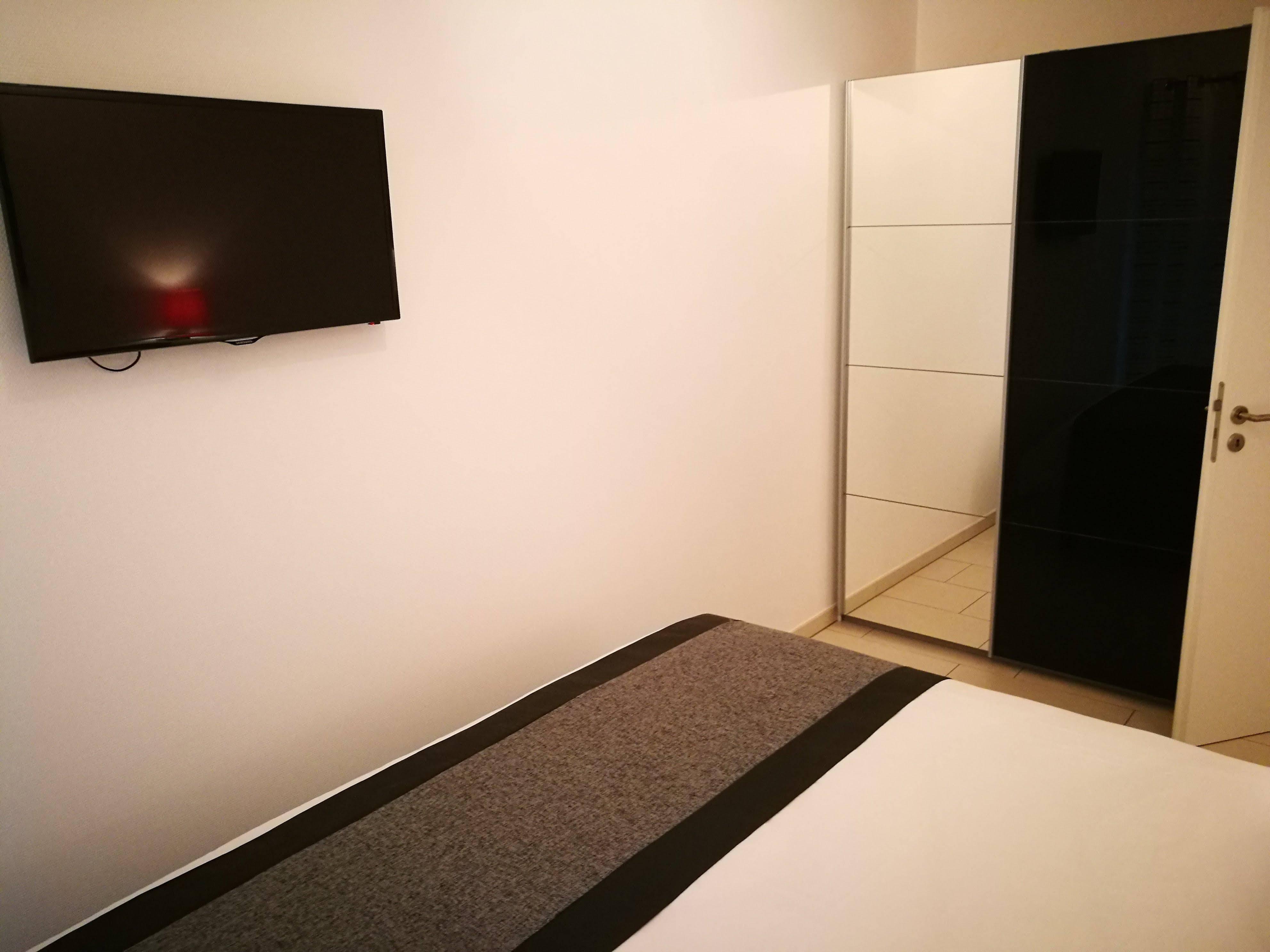 Shs Suite Home Sweet Strassen III エクステリア 写真